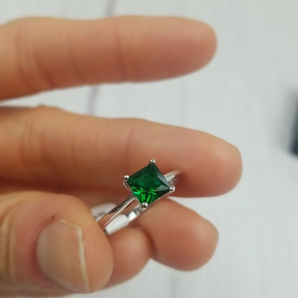 925 Silver CZ Green Ring Size 8-NWT Cubic Zirconia emerald color